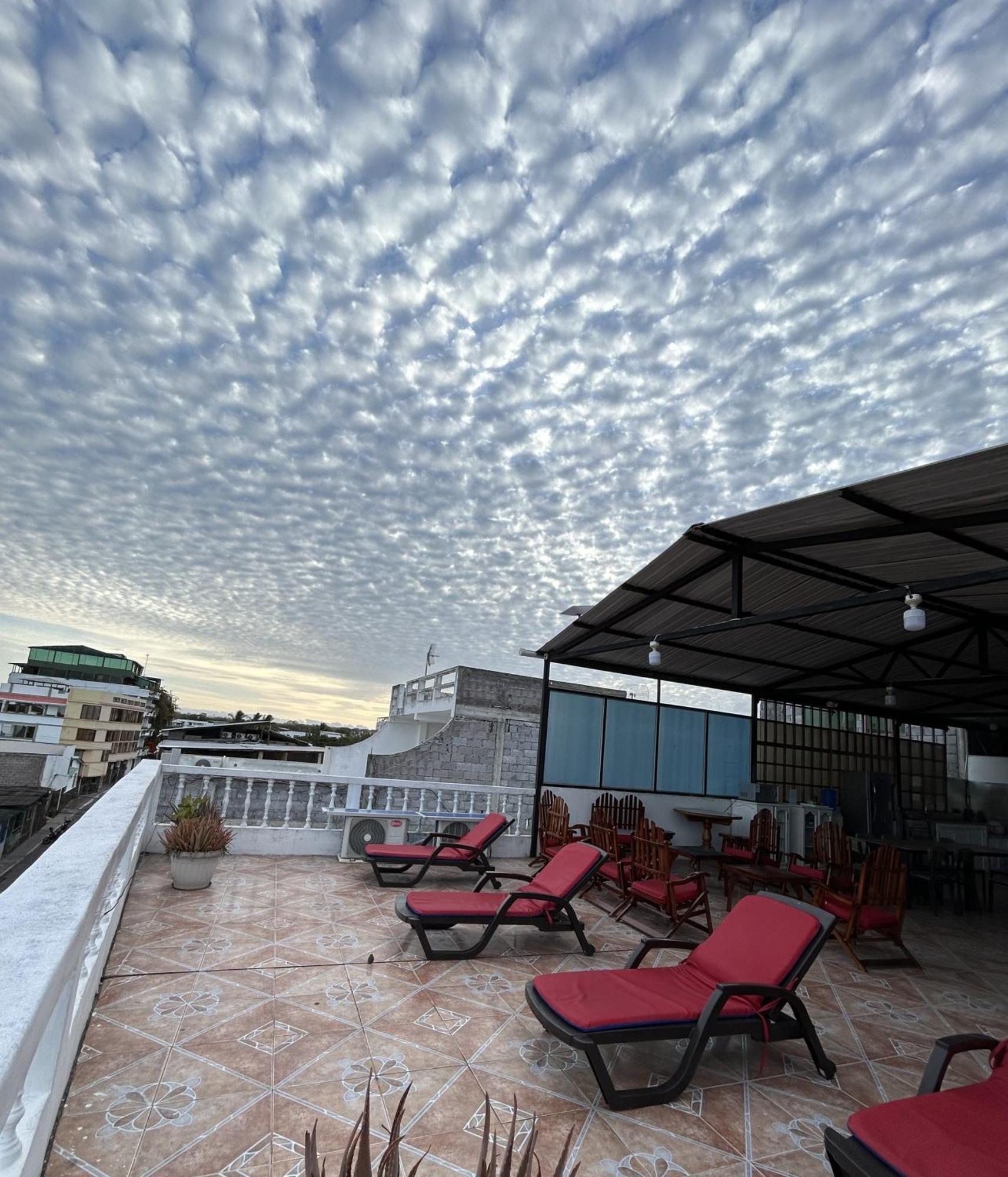 Hostal Gardner Ostello Puerto Ayora  Esterno foto