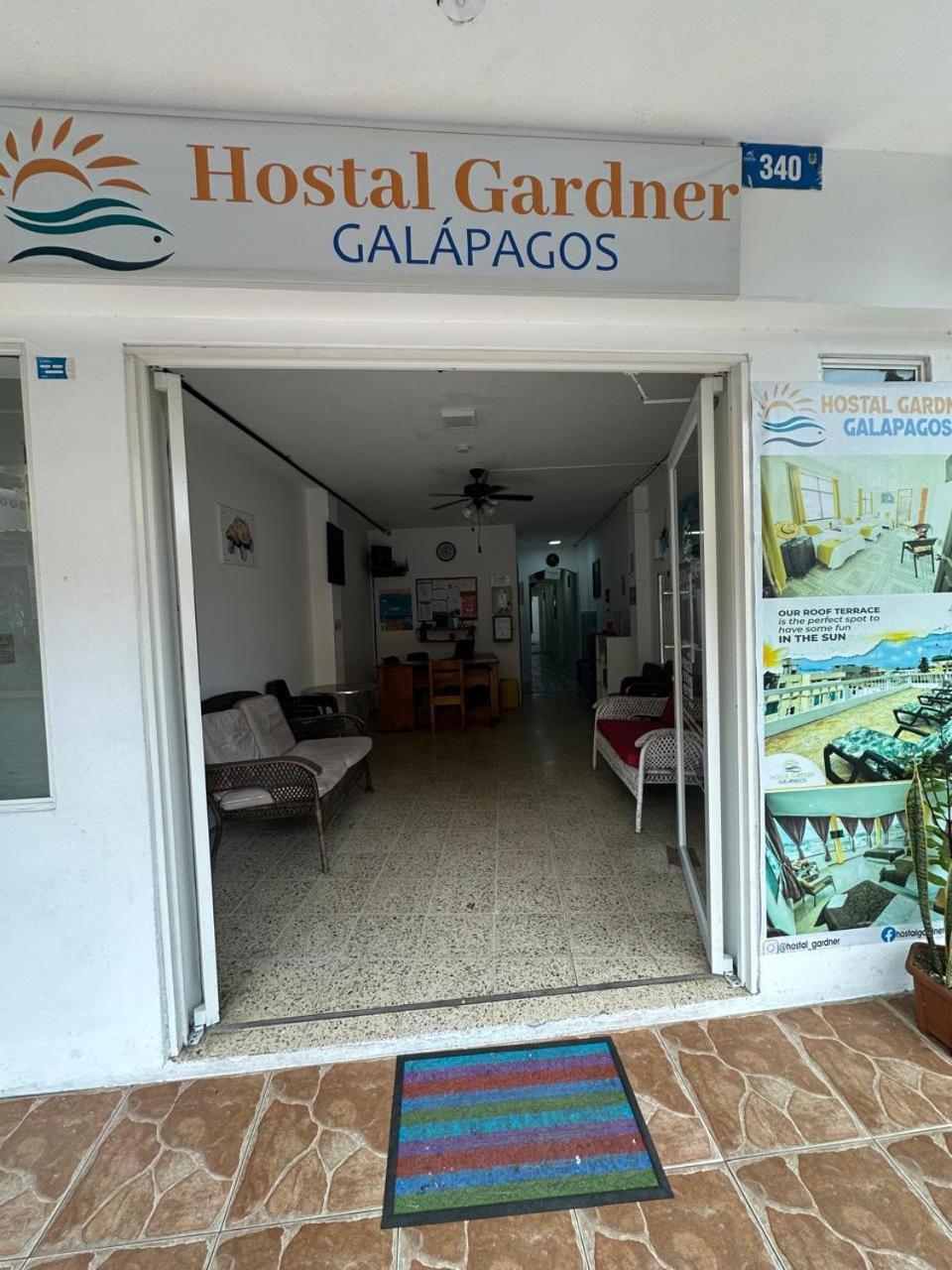 Hostal Gardner Ostello Puerto Ayora  Esterno foto